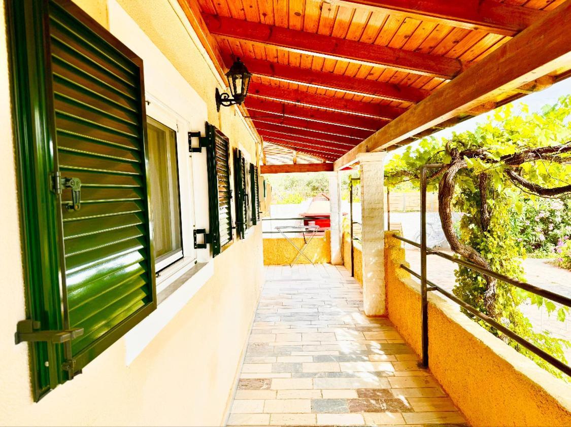 Apartamento TETRAKTYS estate Ágios Matthaíos Exterior foto